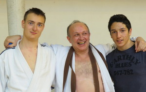 Excellents résultats!!! Passage de grade à Bondy Sa 22/03/2014. Honneur au doyen. Bernard en est à 77 points sur Moroté-Seoï-Nage.