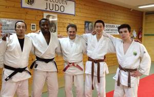 Passage de grade. Jérémy 4e dan. Kader a son kata de 4e, Léo et THomas celui de 1er dan.