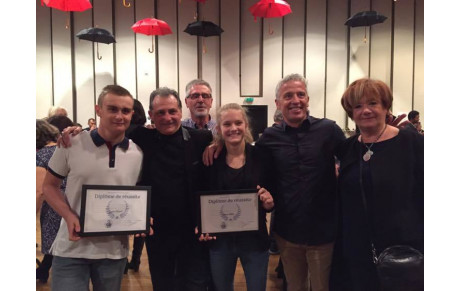Louise et Gabin au gala des sports. La mise à l’honneur des héros !! Et des professeurs. J-Pierre Didier Jean-Marc accompagnés de Mme le maire d’Ecouen.